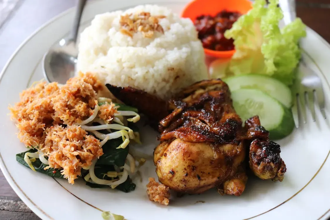 20 Makanan Khas Bali yang Enak dan Wajib Kamu Coba!