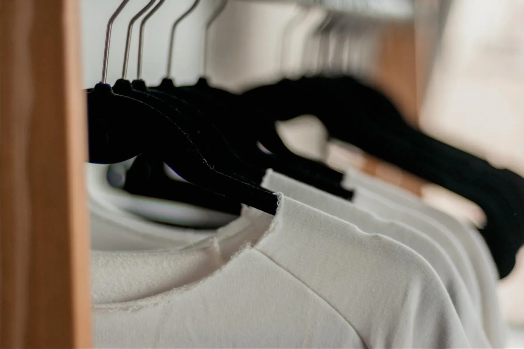 Ini Dia 10 Cara Menghilangkan Noda Kuning di Baju Putih