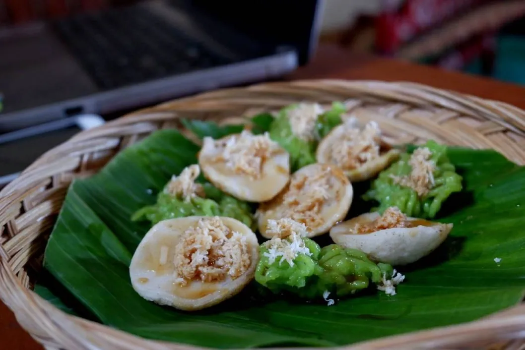 Kenalan dengan Laklak Bali, Makanan Tradisional yang Lezat!