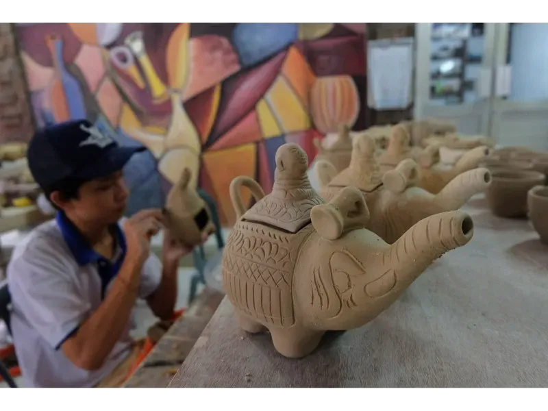kerajinan keramik