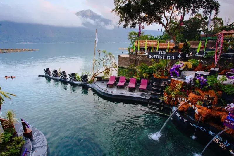 5 Tempat Pemandian Air Panas di Bali Paling Favorit