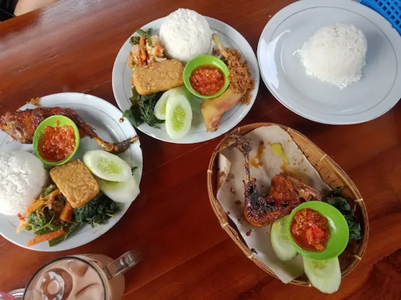 10 Tempat Makan Tangerang Selatan dengan Menu Terbaik